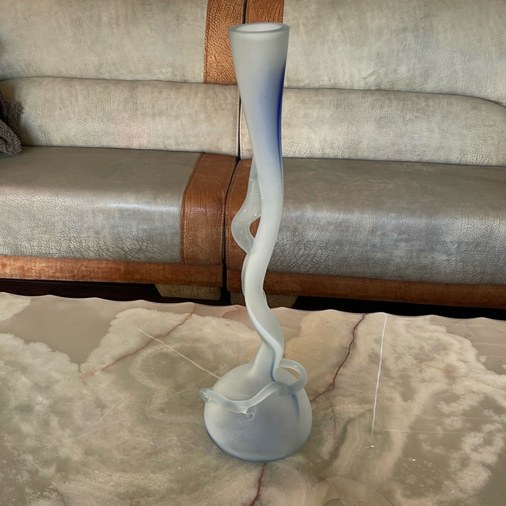 Handmade Twisted Blown Glass Vase M1m White Blue - Picture 2 of 7